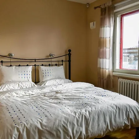 Large, Comfortable, Quiet - Luxury Minutes From Old Town Apartment